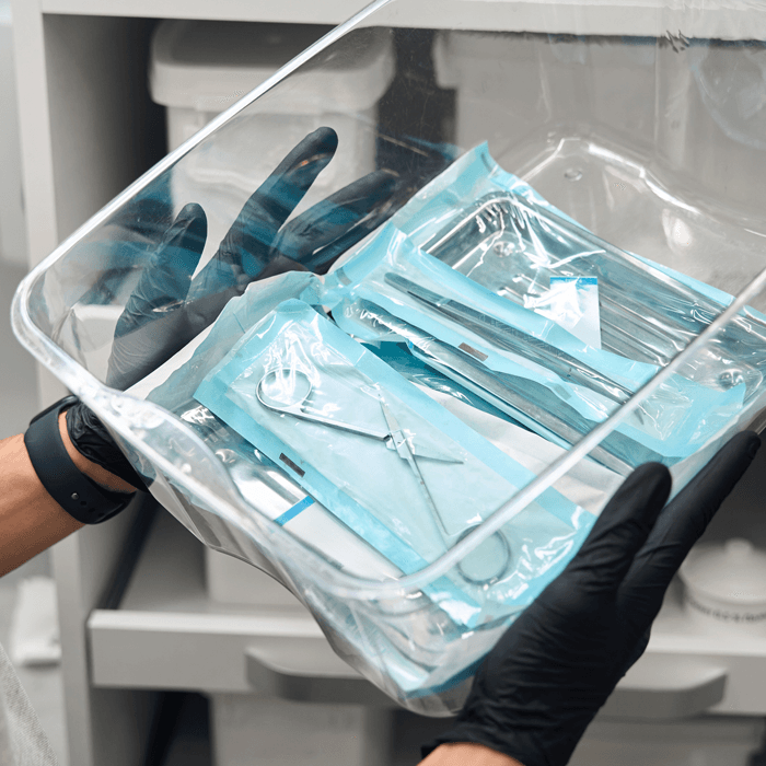 narzedzia w trakcie sterylizacji