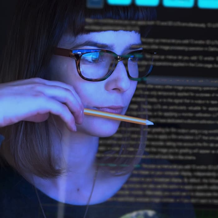 Tester zgłębia kod zródłowy