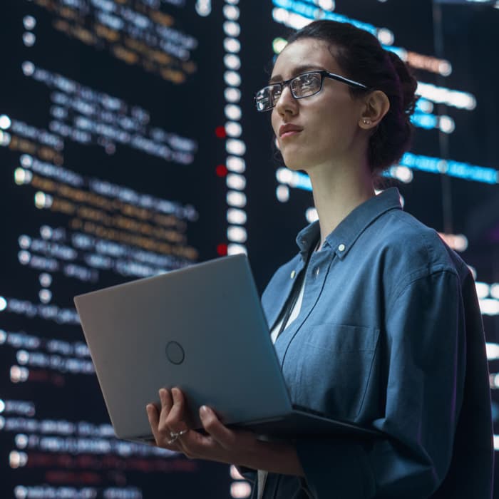 Tester manualny szukający błędu 