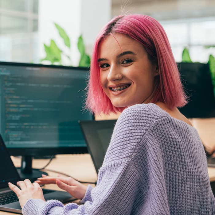 Tester manualny w czasie pracy 