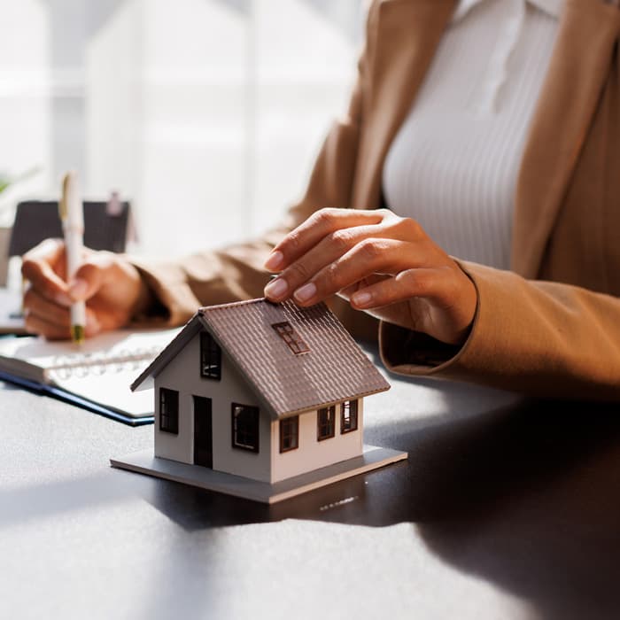 Zarządca nieruchomości w czasie pracy 