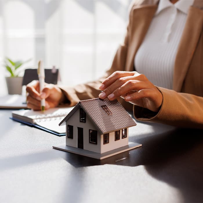 agent nieruchomości w pracy