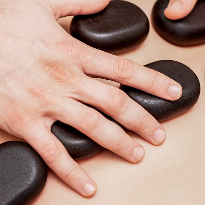 masaż gorącymi kamieniami 