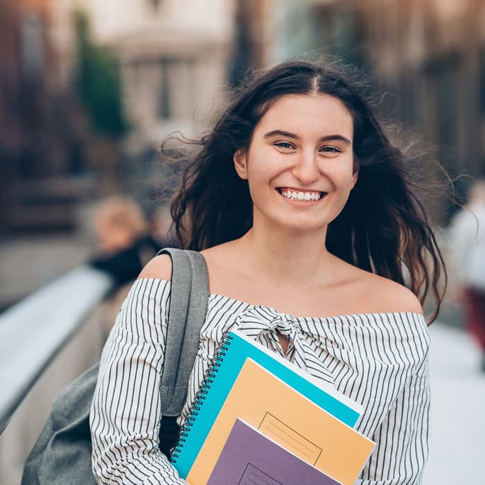 maturzystka z podręcznikami