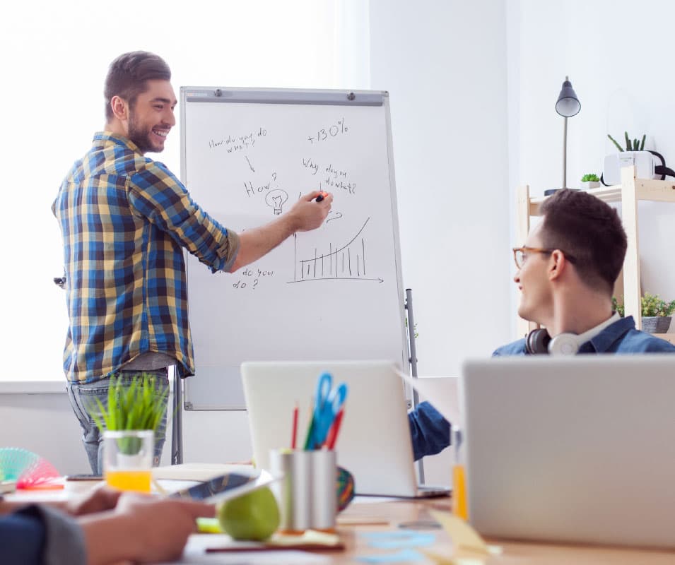 analitycy biznesowi w pracy