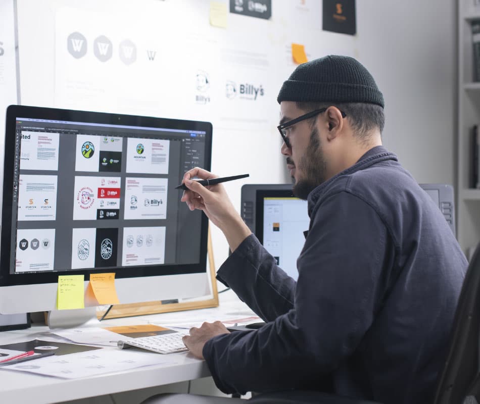 grafik komputerowy przy pracy