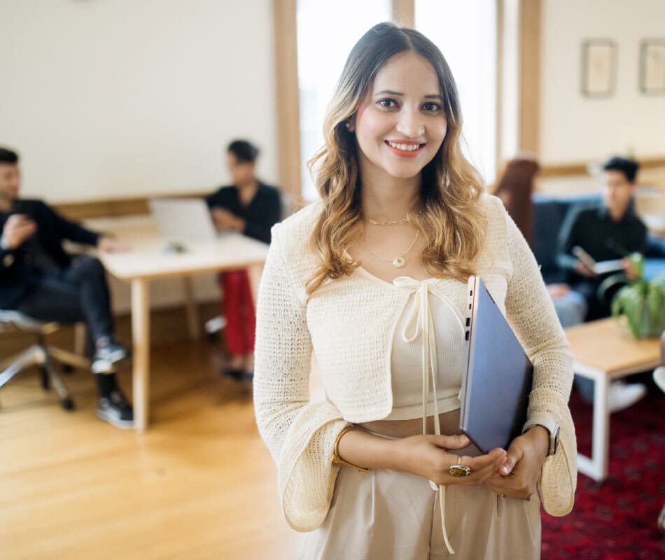 opiekunka środowiskowa podczas zajęć z młodzieżą